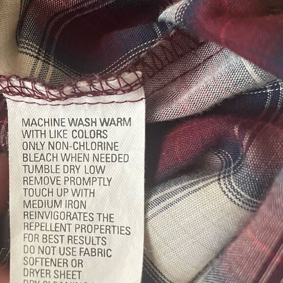 Van Heusen Men's Red Plaid Shirt Size Medium - Picture 7 of 7